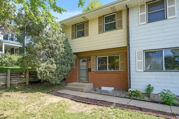 $2,195 | 1823 Northeast Benjamin Street, Minneapolis, MN 55418