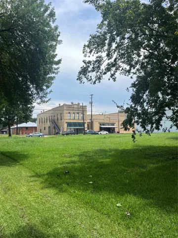 a view of a yard with a house in the background