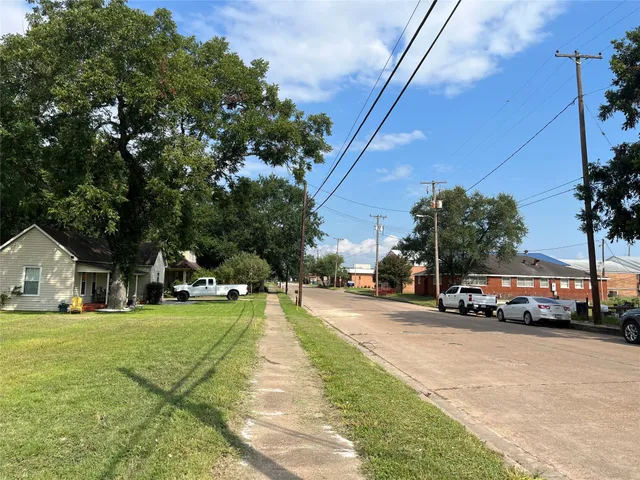 a view of a yard with cars