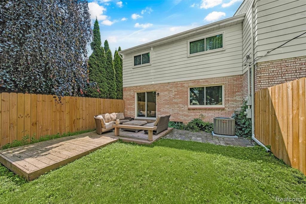 161 Stratford Lane Rochester Hills, MI 48309 - Photo 28 of 29