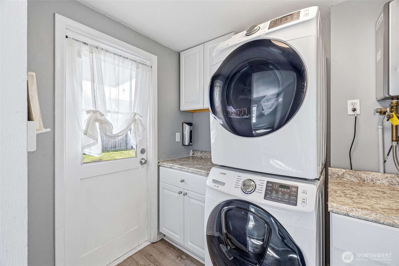 113 South Gardner Road Burlington, WA 98233 - Photo 18 of 40 a utility room with dryer and washer
