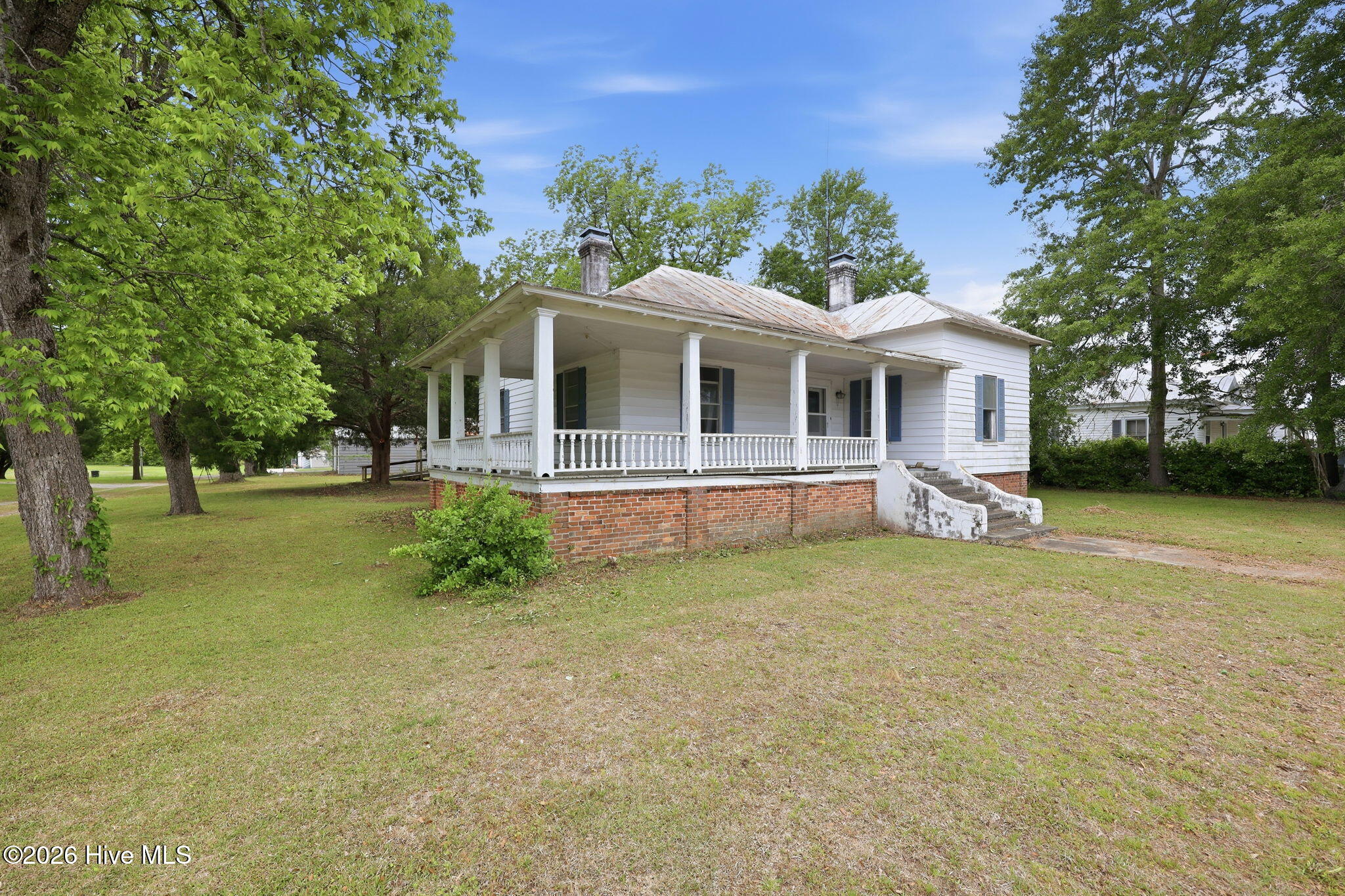 211 Pollock Street Pollocksville, NC 28573 - Photo 2 of 40 Front and Side Elevation