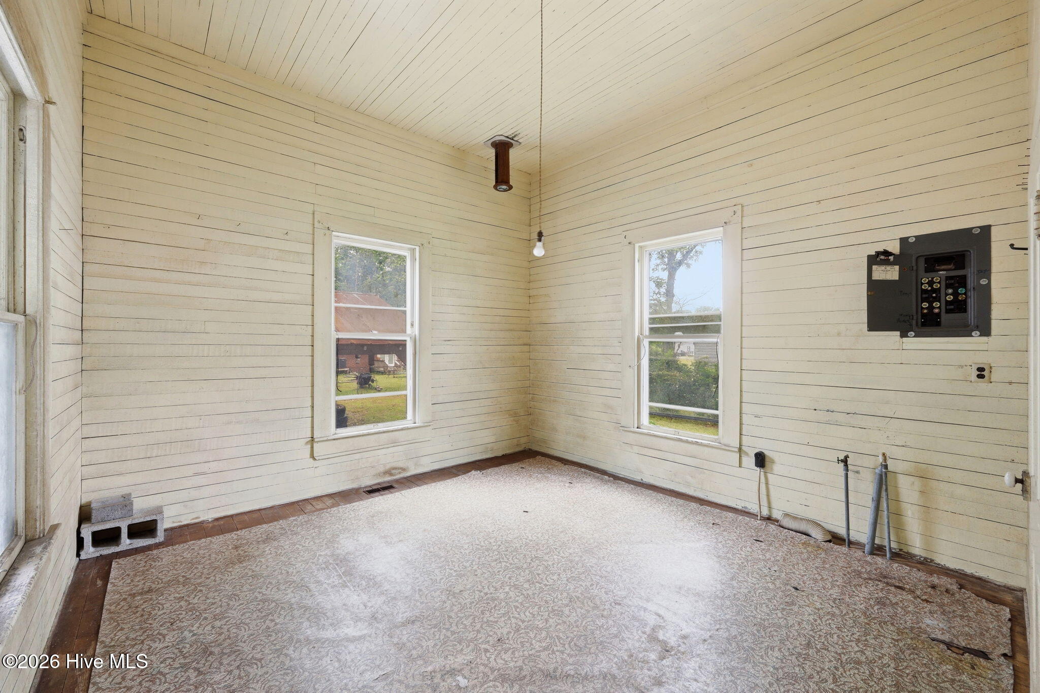 211 Pollock Street Pollocksville, NC 28573 - Photo 24 of 40 Laundry/Utility Room