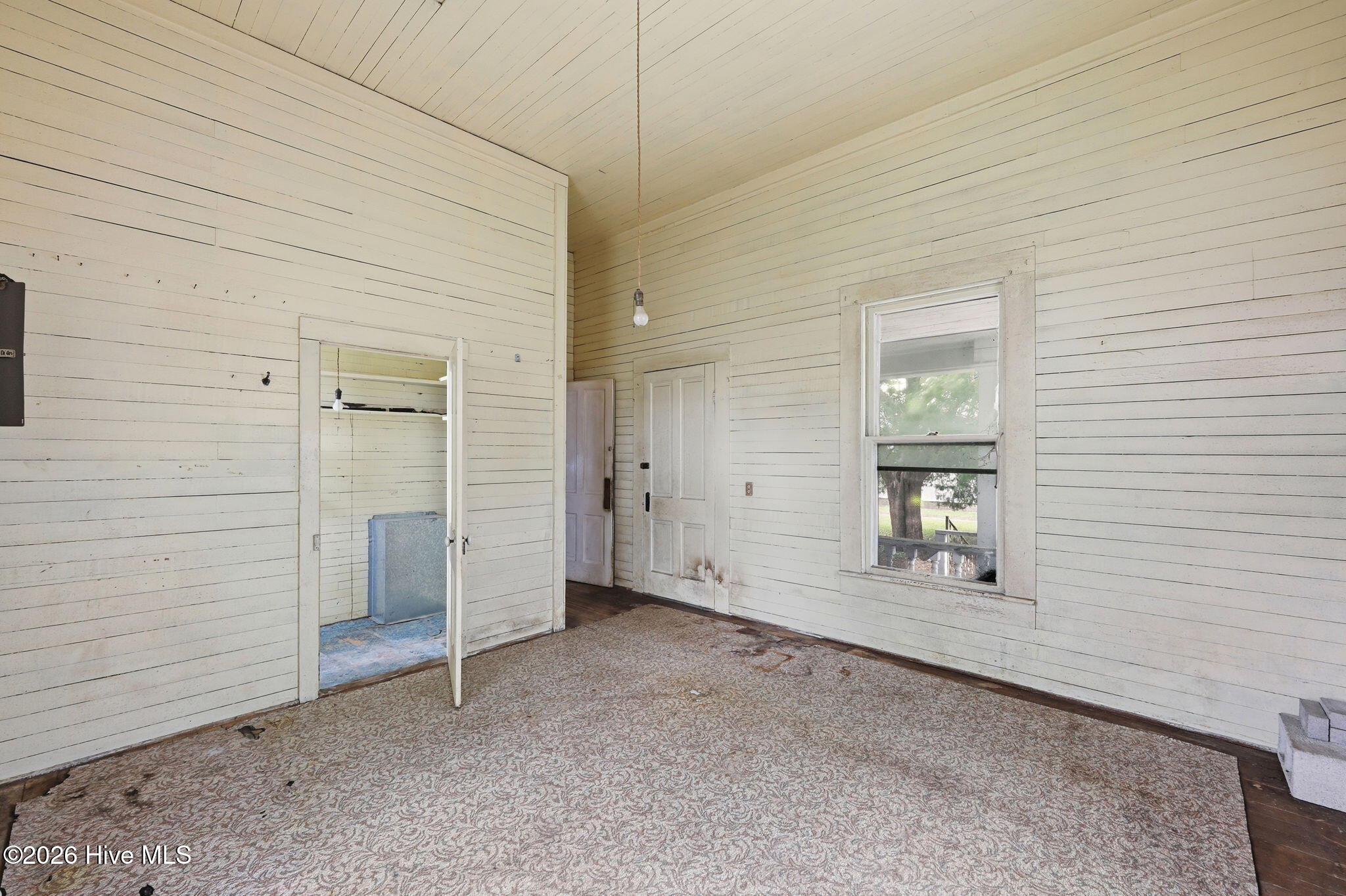 211 Pollock Street Pollocksville, NC 28573 - Photo 26 of 40 Laundry/Utility Room