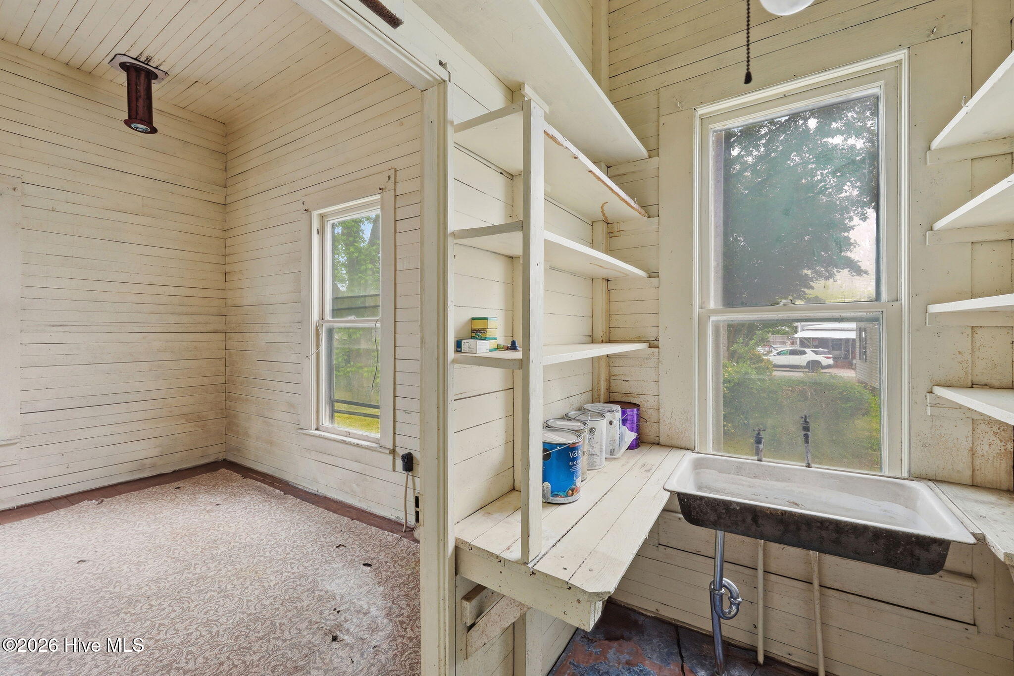 211 Pollock Street Pollocksville, NC 28573 - Photo 27 of 40 Laundry/Utility Room