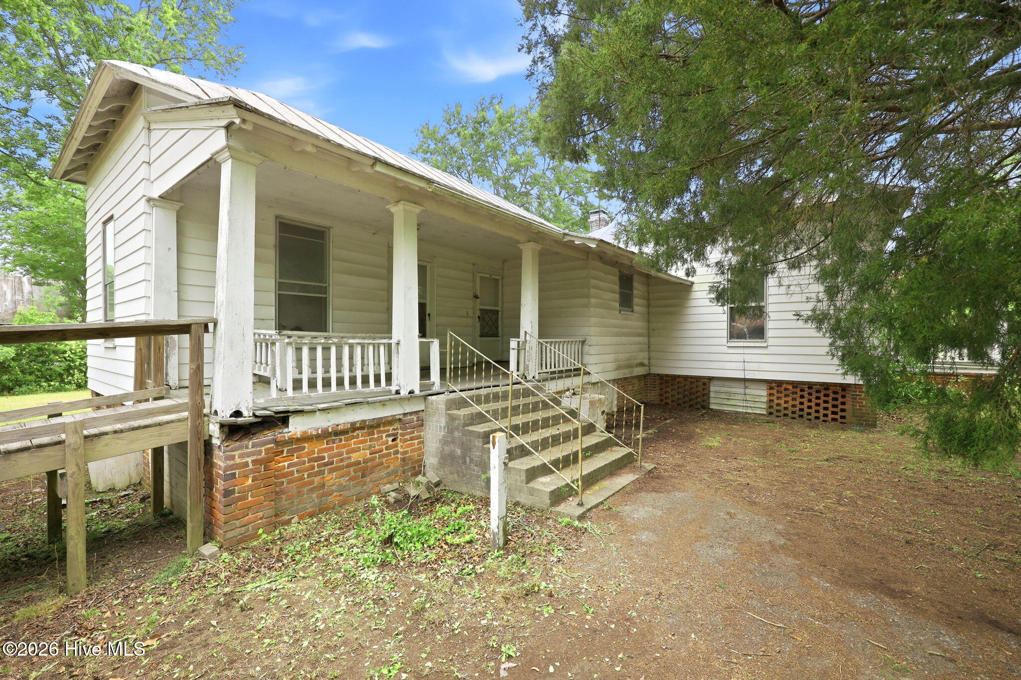 211 Pollock Street Pollocksville, NC 28573 - Photo 33 of 40 Back Elevation