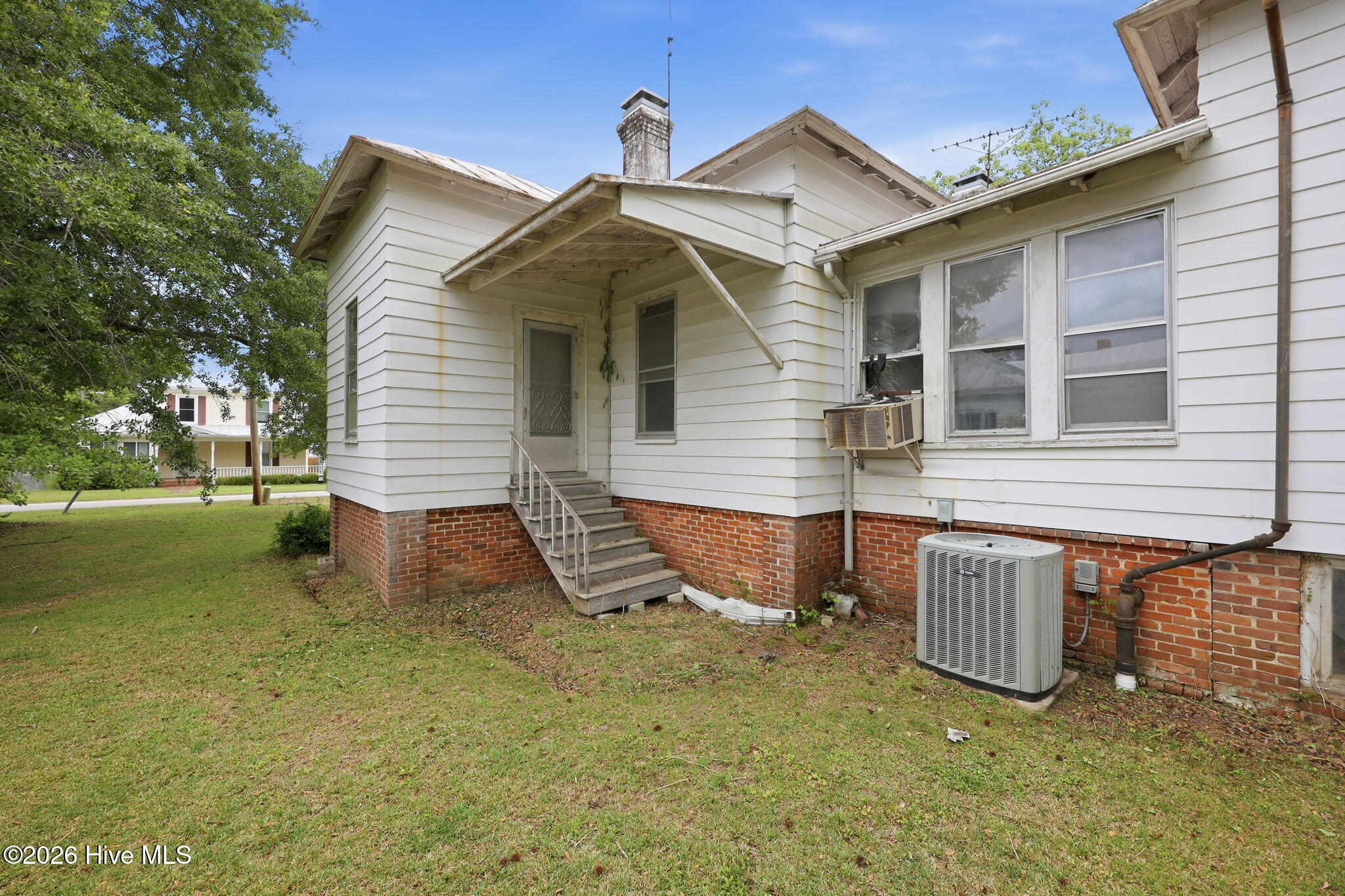 211 Pollock Street Pollocksville, NC 28573 - Photo 38 of 40 Side of Home