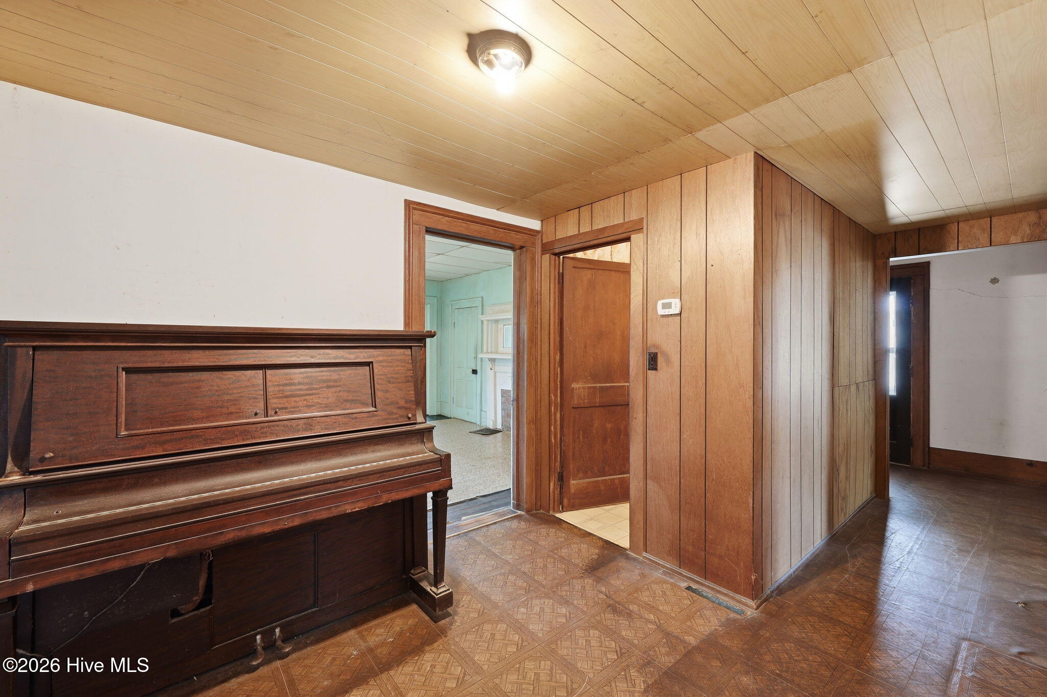 211 Pollock Street Pollocksville, NC 28573 - Photo 5 of 40 Foyer