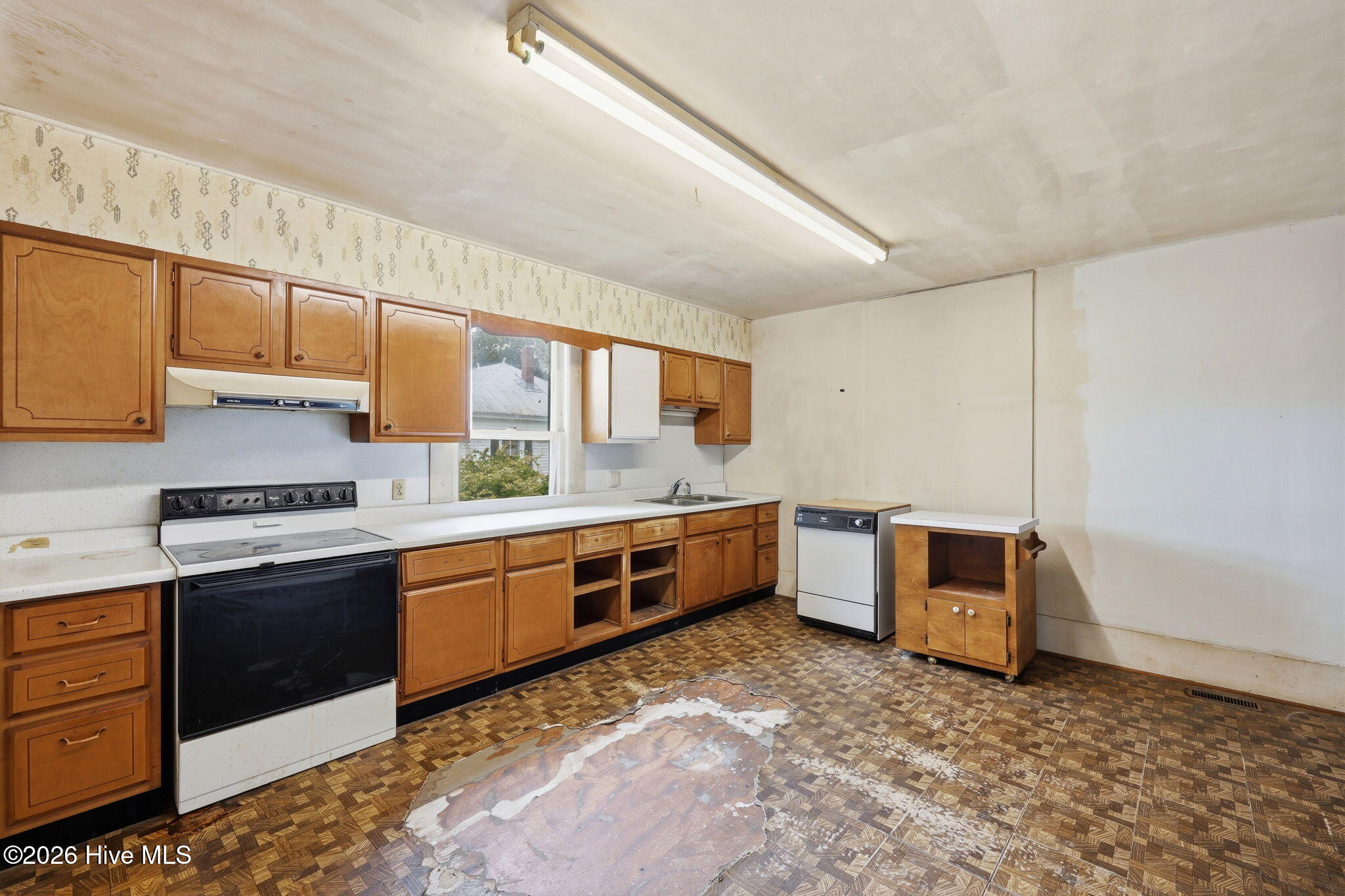 211 Pollock Street Pollocksville, NC 28573 - Photo 6 of 40 Kitchen
