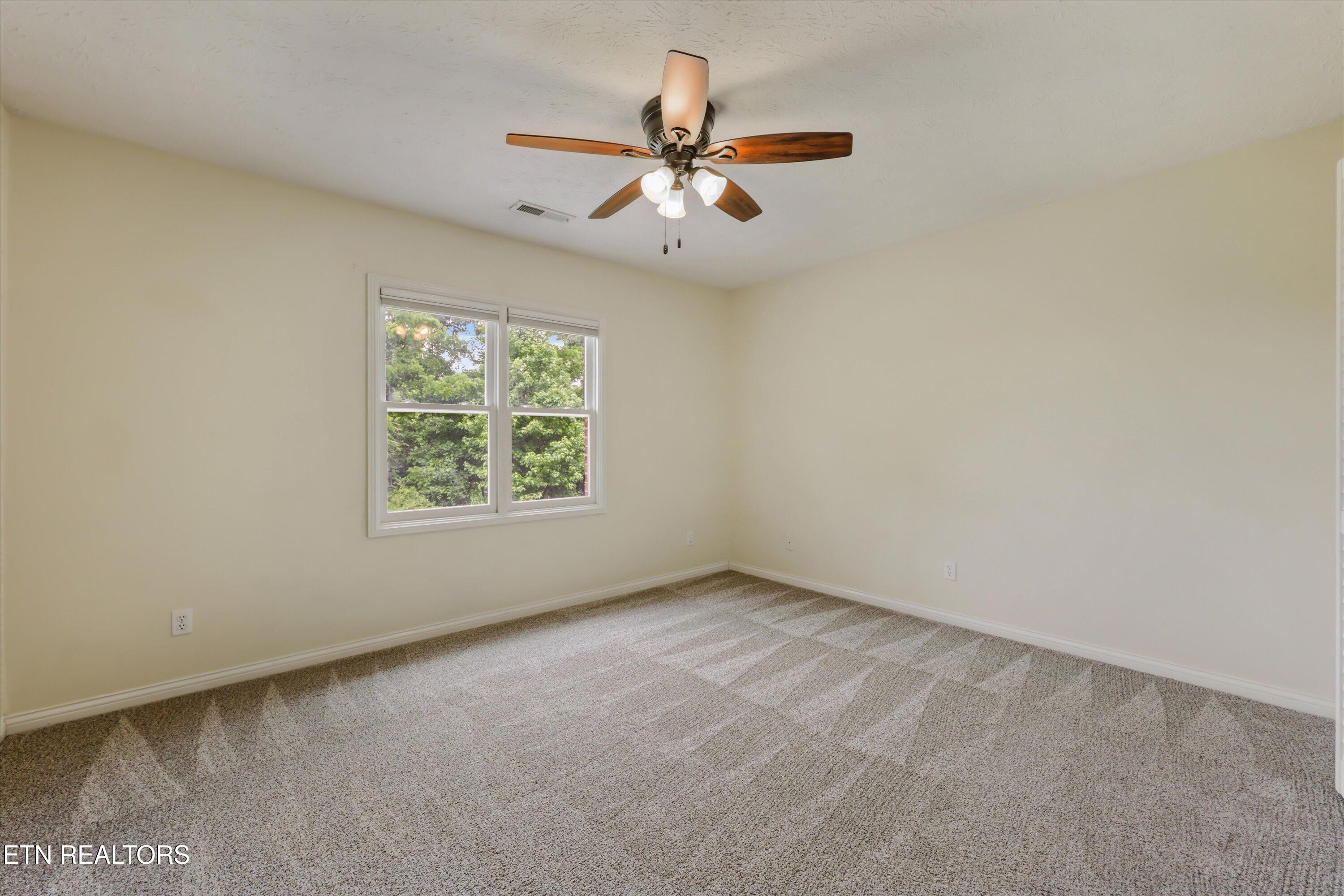 16 Radcliff Terrace Oak Ridge, TN 37830 - Photo 34 of 52 46-16 Radcliff Terrace051