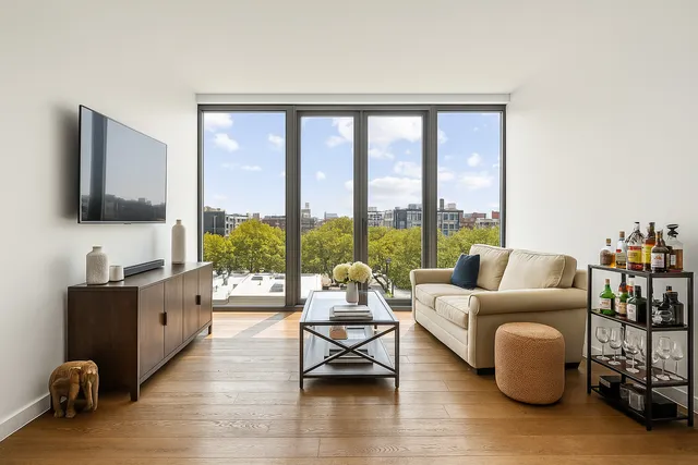 $1,115,000 | 21-30 44th Drive, Unit 6I | Long Island City