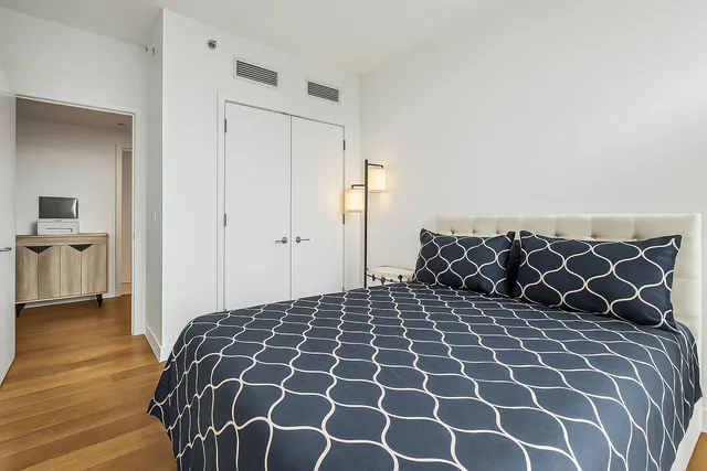 $1,115,000 | 21-30 44th Drive, Unit 6I | Long Island City