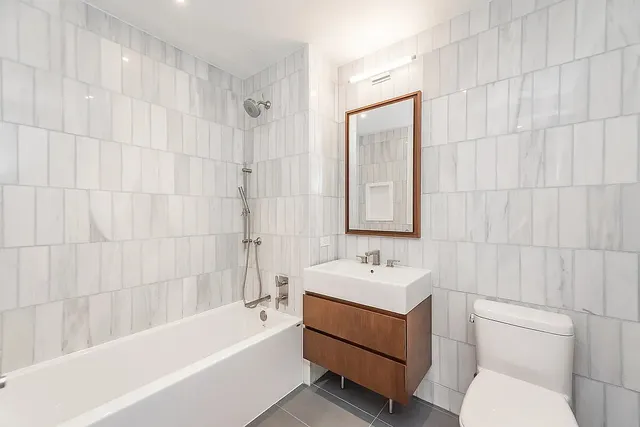 $1,115,000 | 21-30 44th Drive, Unit 6I | Long Island City