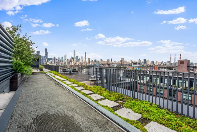 $1,115,000 | 21-30 44th Drive, Unit 6I | Long Island City