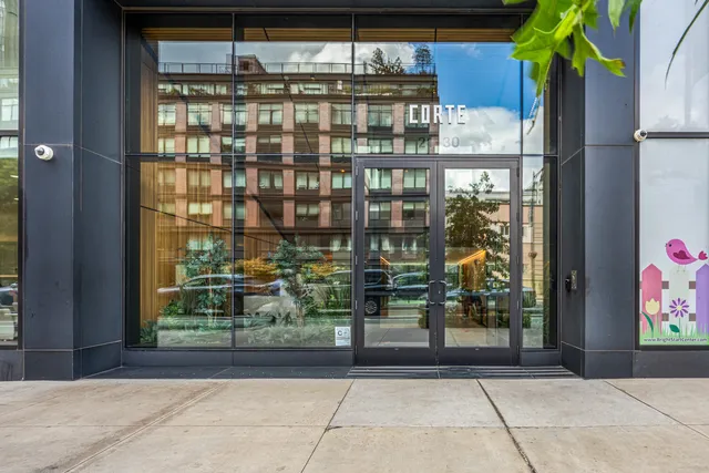 $1,115,000 | 21-30 44th Drive, Unit 6I | Long Island City