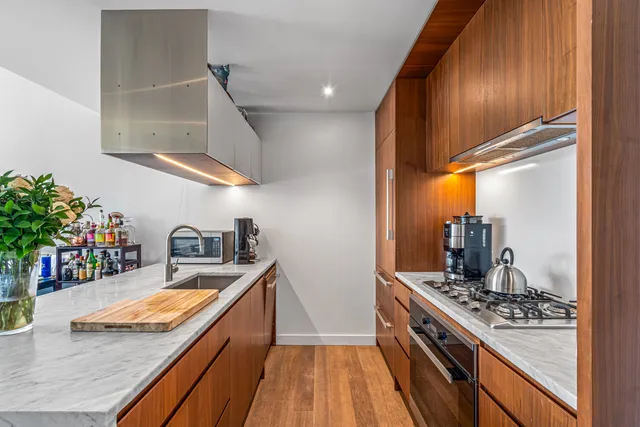 $1,115,000 | 21-30 44th Drive, Unit 6I | Long Island City