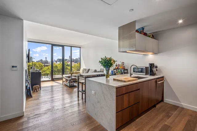 $1,115,000 | 21-30 44th Drive, Unit 6I | Long Island City