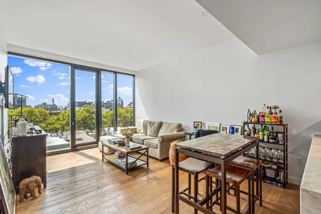 $1,115,000 | 21-30 44th Drive, Unit 6I | Long Island City