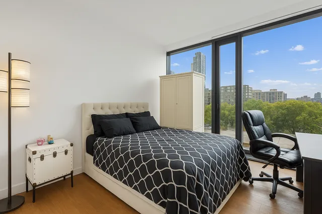 $1,115,000 | 21-30 44th Drive, Unit 6I | Long Island City