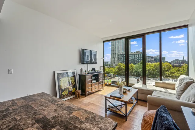 $1,115,000 | 21-30 44th Drive, Unit 6I | Long Island City