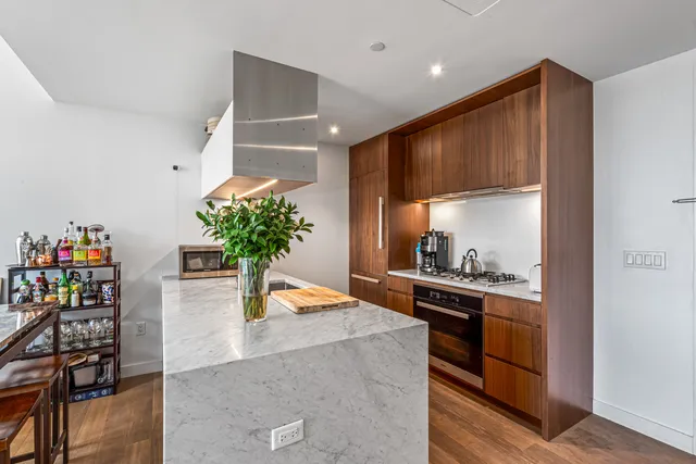 $1,115,000 | 21-30 44th Drive, Unit 6I | Long Island City