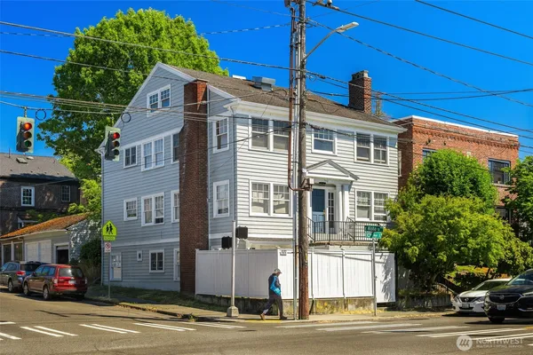 $1,600,000 | 746 10th Avenue East, Seattle, WA 98102