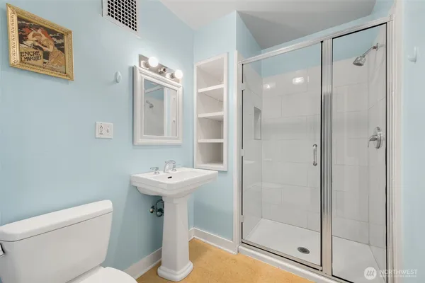 $1,600,000 | 746 10th Avenue East, Seattle, WA 98102
