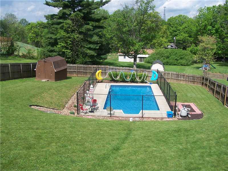 137 Spring Hill Road Aliquippa, PA 15001 - Photo 14 of 14 Yard/Garden.