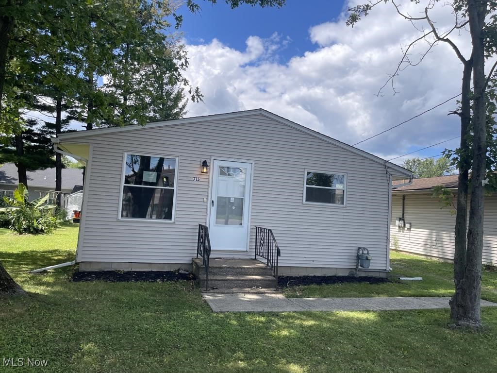 715 South Abbe Road Elyria, OH 44035 - Photo 1 of 14 Bungalow featuring a front lawn