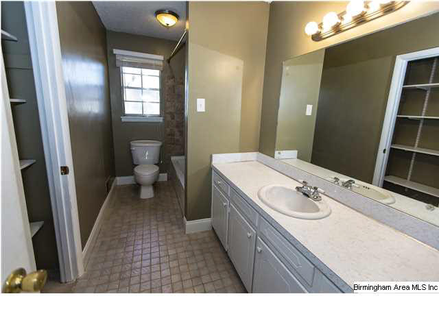 556 Overhill Road Pelham, AL 35124 - Photo 12 of 31