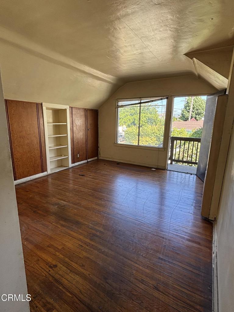 1008 East Windsor Road Glendale, CA 91205 - Photo 10 of 20 Upstairs Living Room