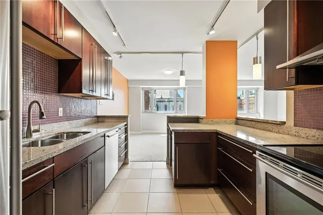 $285,000 | 128 North Craig Street, Unit 802, Pittsburgh, PA 15213
