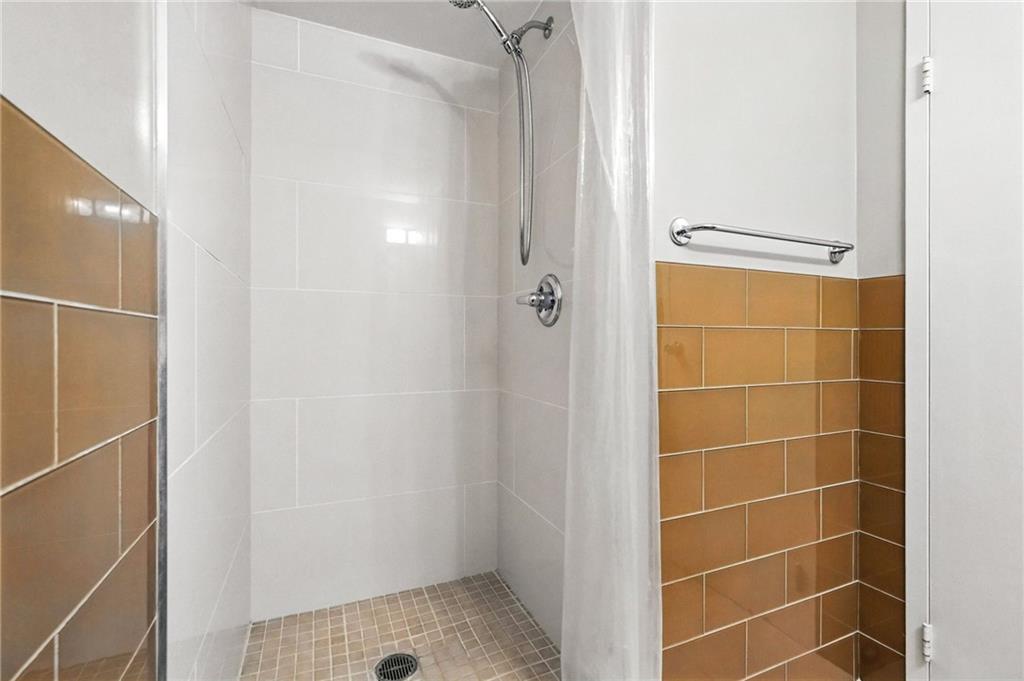 128 North Craig Street, Unit 802 Pittsburgh, PA 15213 - Photo 26 of 37