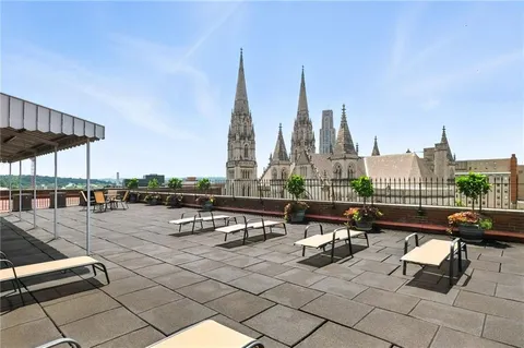 $285,000 | 128 North Craig Street, Unit 802, Pittsburgh, PA 15213