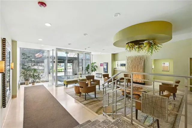 $285,000 | 128 North Craig Street, Unit 802, Pittsburgh, PA 15213