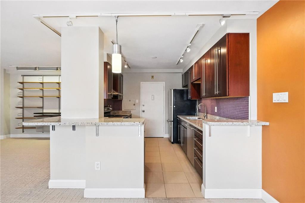 128 North Craig Street, Unit 802 Pittsburgh, PA 15213 - Photo 10 of 37