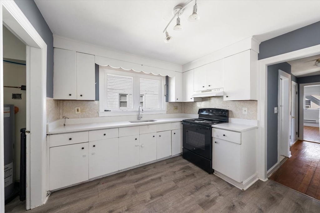 528 Ferry Street Everett, MA 02149 - Photo 4 of 32