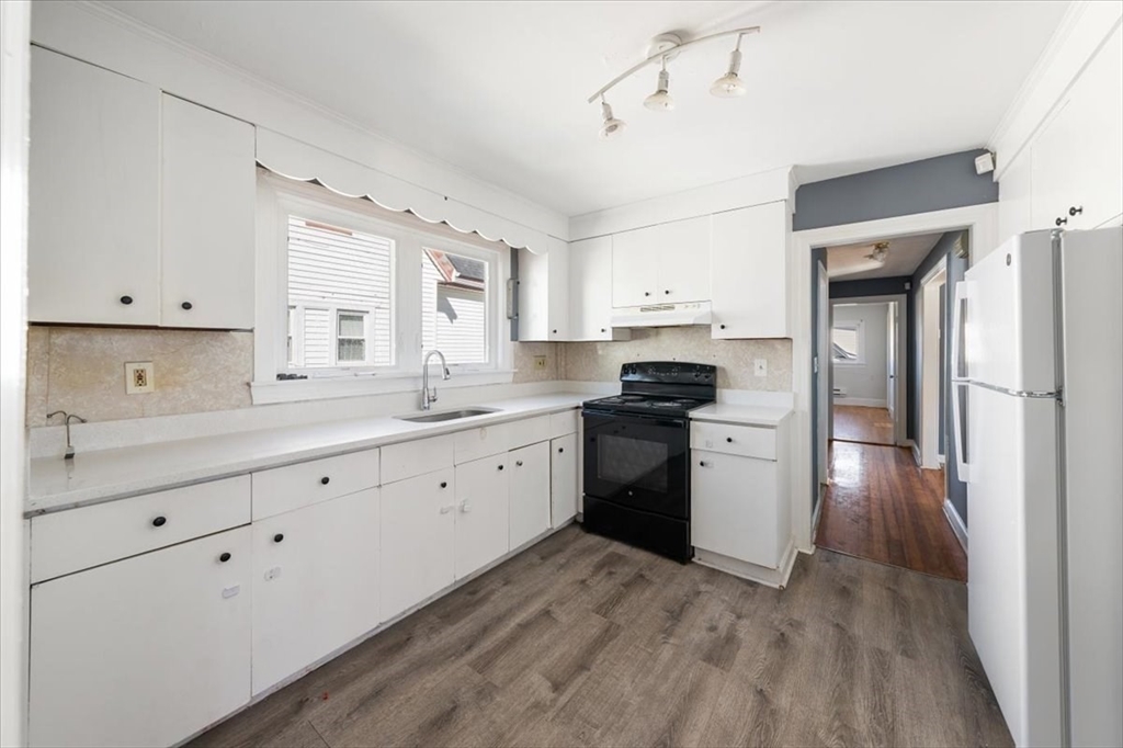 528 Ferry Street Everett, MA 02149 - Photo 5 of 32