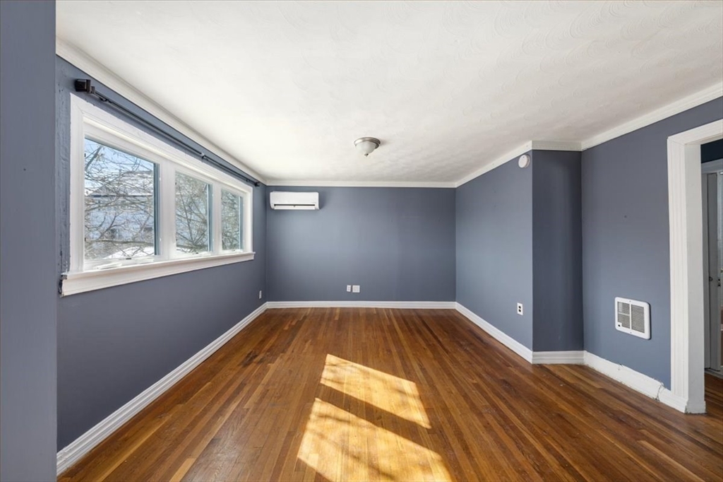 528 Ferry Street Everett, MA 02149 - Photo 9 of 32