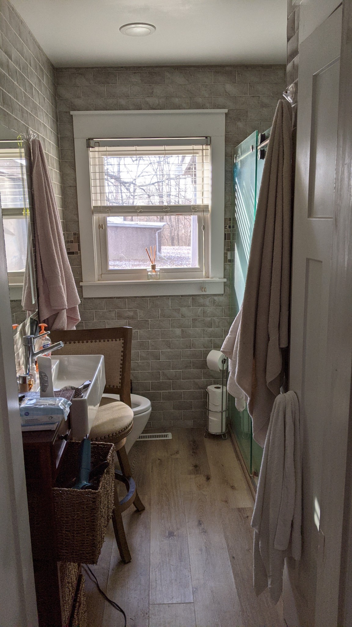 150 Sylvis Road Dickson, TN 37055 - Photo 27 of 61 a bathroom with a sink a toilet and a bathtub