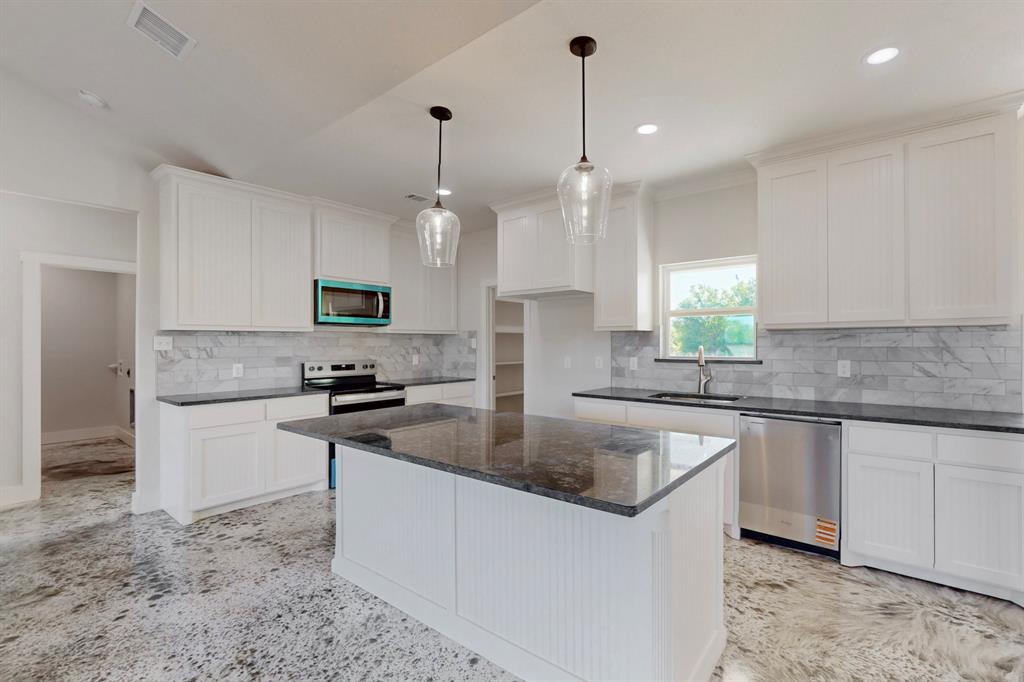 2030 Shoemaker Road Bellevue, TX 76228 - Photo 4 of 11