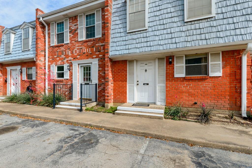 2 Story Condo~Welcome to 933 Roaring Springs!