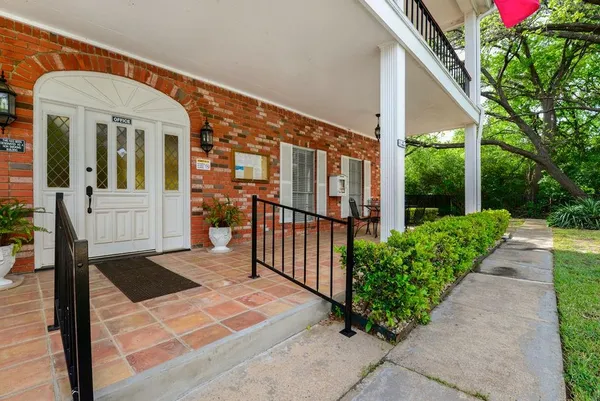 $225,000 | 933 Roaring Springs Road, Fort Worth, TX 76114