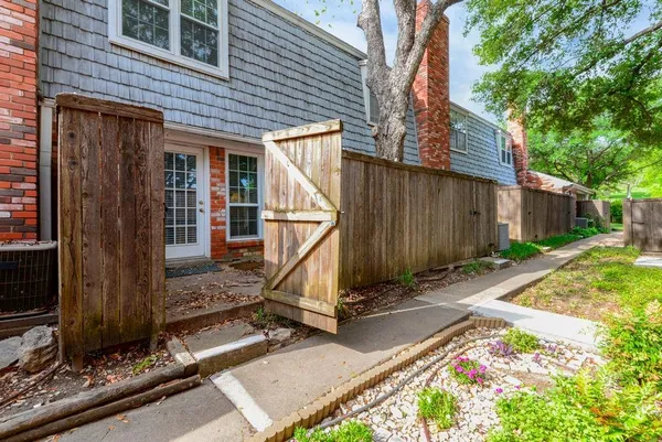 $225,000 | 933 Roaring Springs Road, Fort Worth, TX 76114