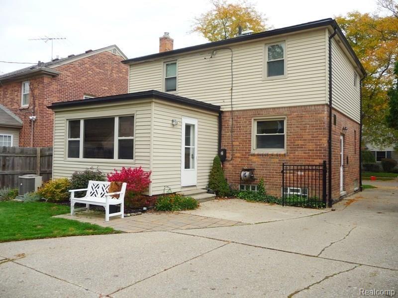 417 Lothrop Road Grosse Pointe, MI 48236 - Photo 16 of 18 Rear House2.jpg