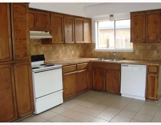 a view of empty room with window