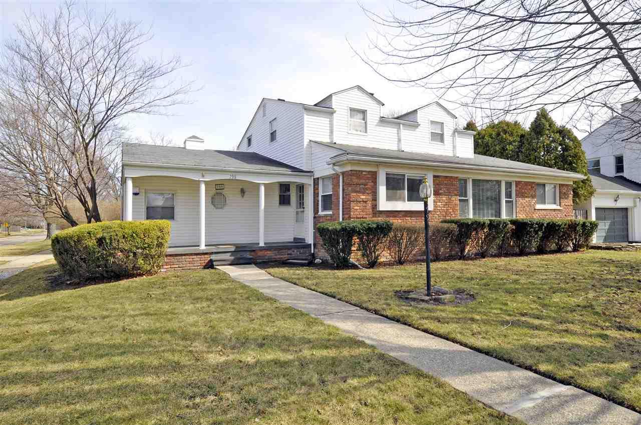 798 Middlesex Road Grosse Pointe Park, MI 48230 - Photo 1 of 36