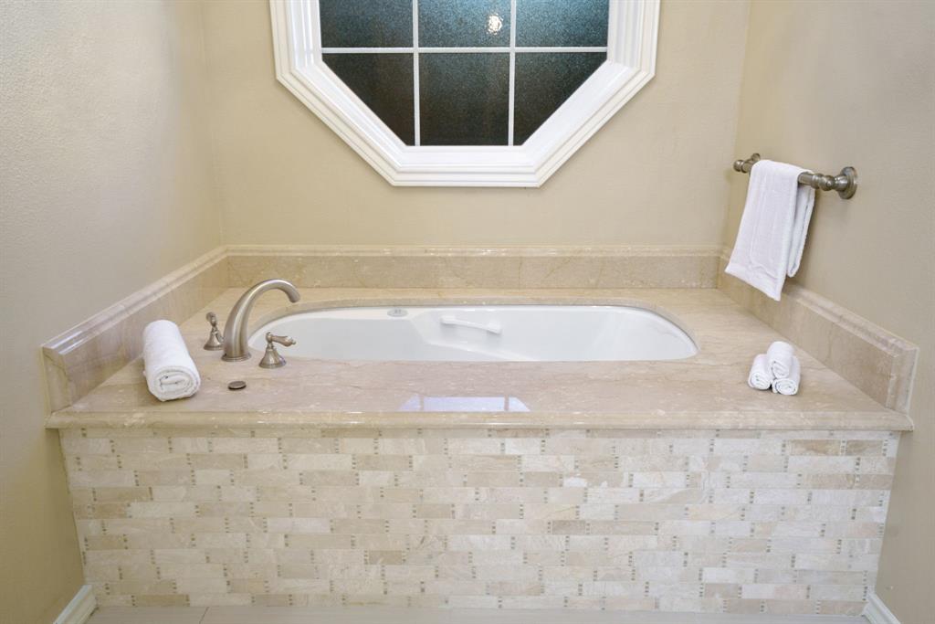 7104 Judi Court Dallas, TX 75252 - Photo 31 of 40 a bathroom with a bathtub