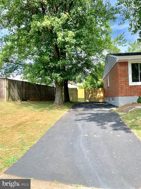 3708 Stoneybrook Road Randallstown, MD 21133 - Photo 5 of 47 Spacious driveway to park a few cars !