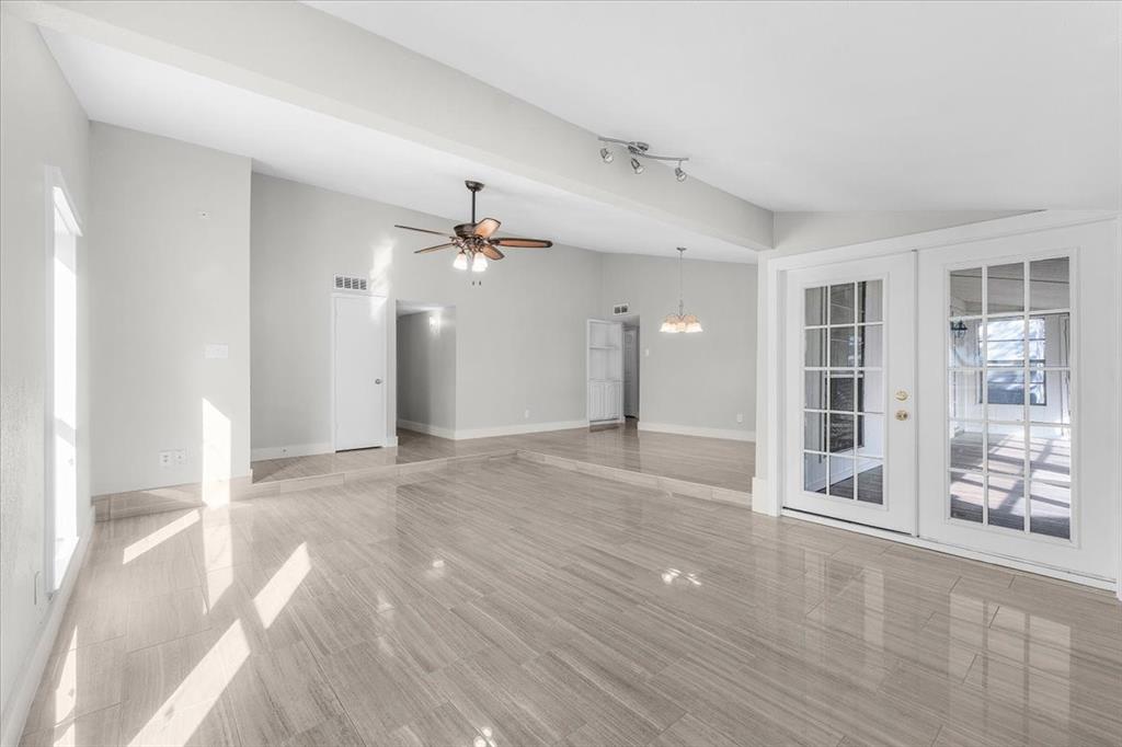 3102 Oak Hill Road Carrollton, TX 75007 - Photo 7 of 30